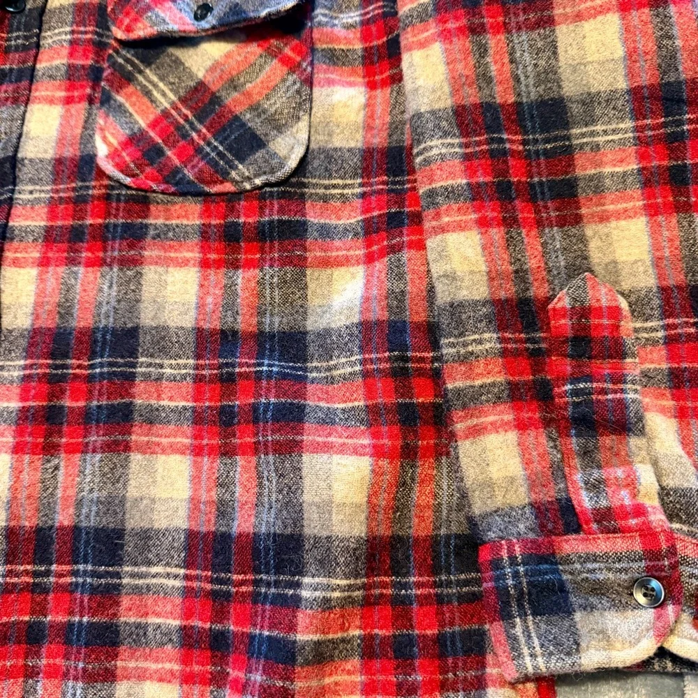 Vintage Pendleton Men’s Shirt XL Red/Blue/Gray Pure Virgin Wool 70s Made‎ In USA
